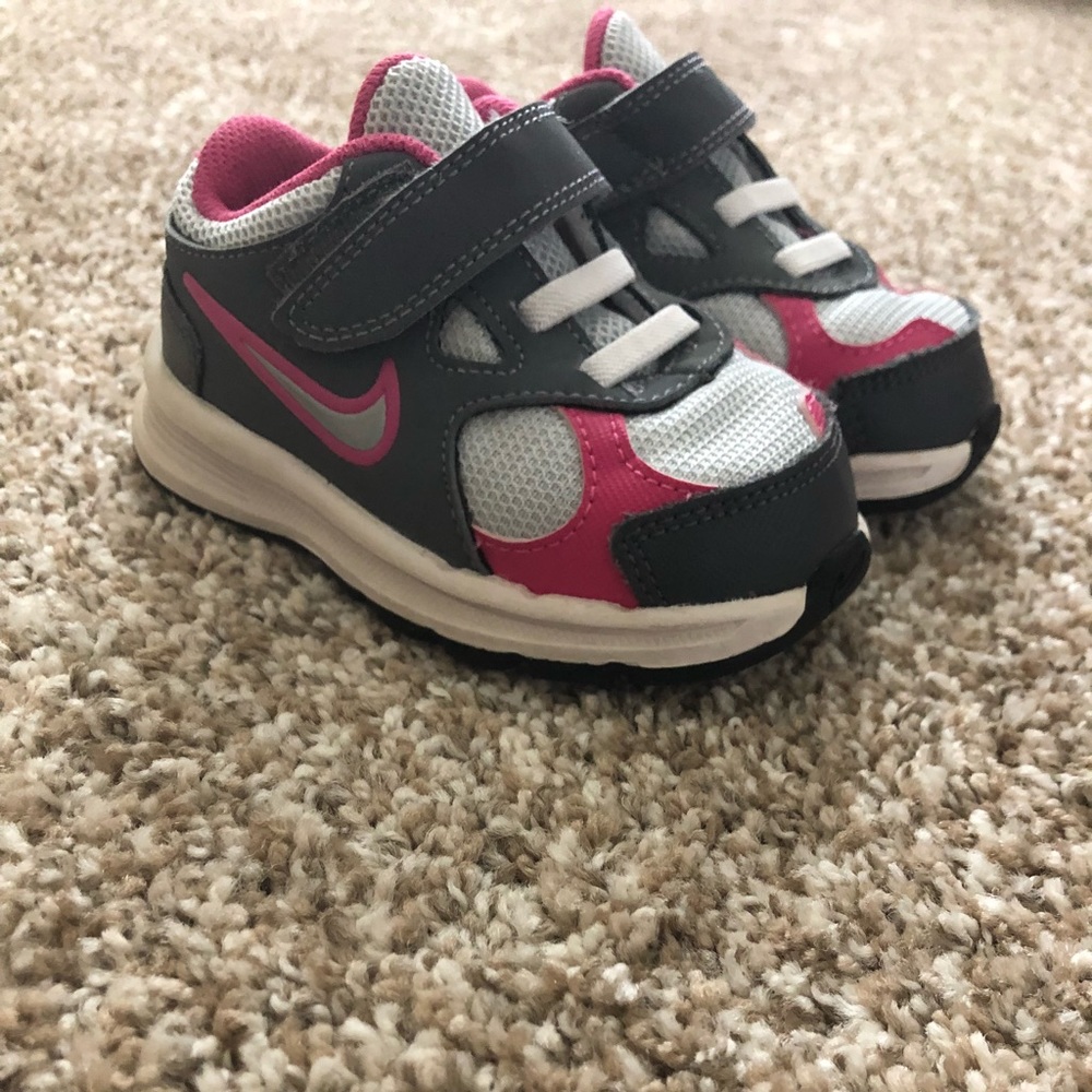 Little girl Nike’s